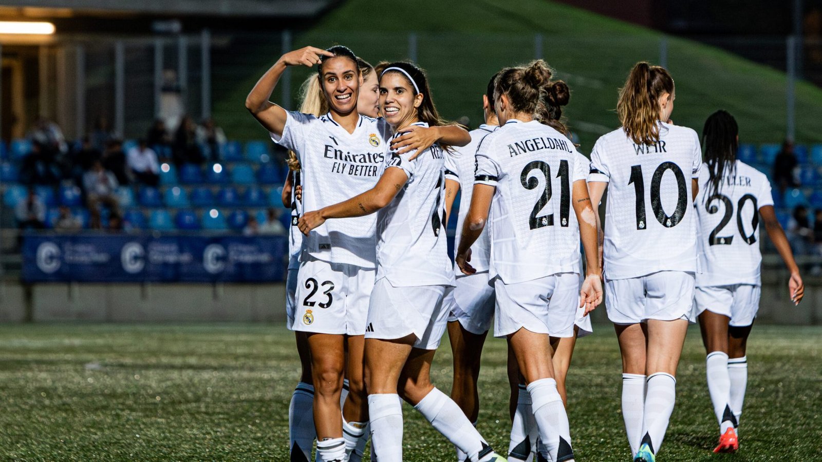 celebracion-scaled-qwv2offljhrgvgm2xc4i82ba2m49ccdk2c80jvvfao